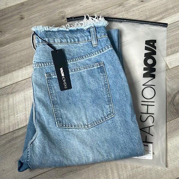 Fashion Nova Jean 🦋 Cut Off Waistband Straight Leg Jeans - Medium Wash - Picture 2 of 4